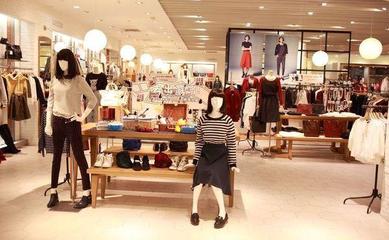 商場(chǎng)服飾為何提前上季？解析服裝零售的‘時(shí)間差’策略